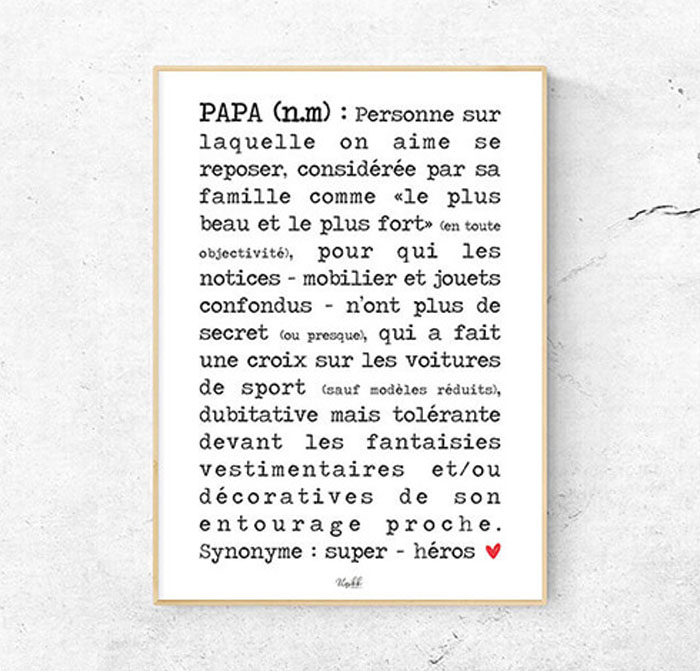 À l'occasion de son anniversaire, de la fête des pères ou même tout simplement pour lui rappeler qu'il est le meilleur papa du monde... Offrez lui cette affiche qui le définit !
Confectionné en France avec amour par la startup MadeByUnikk.
À ajouter dans sa Box cadeau Papa sans hésiter.